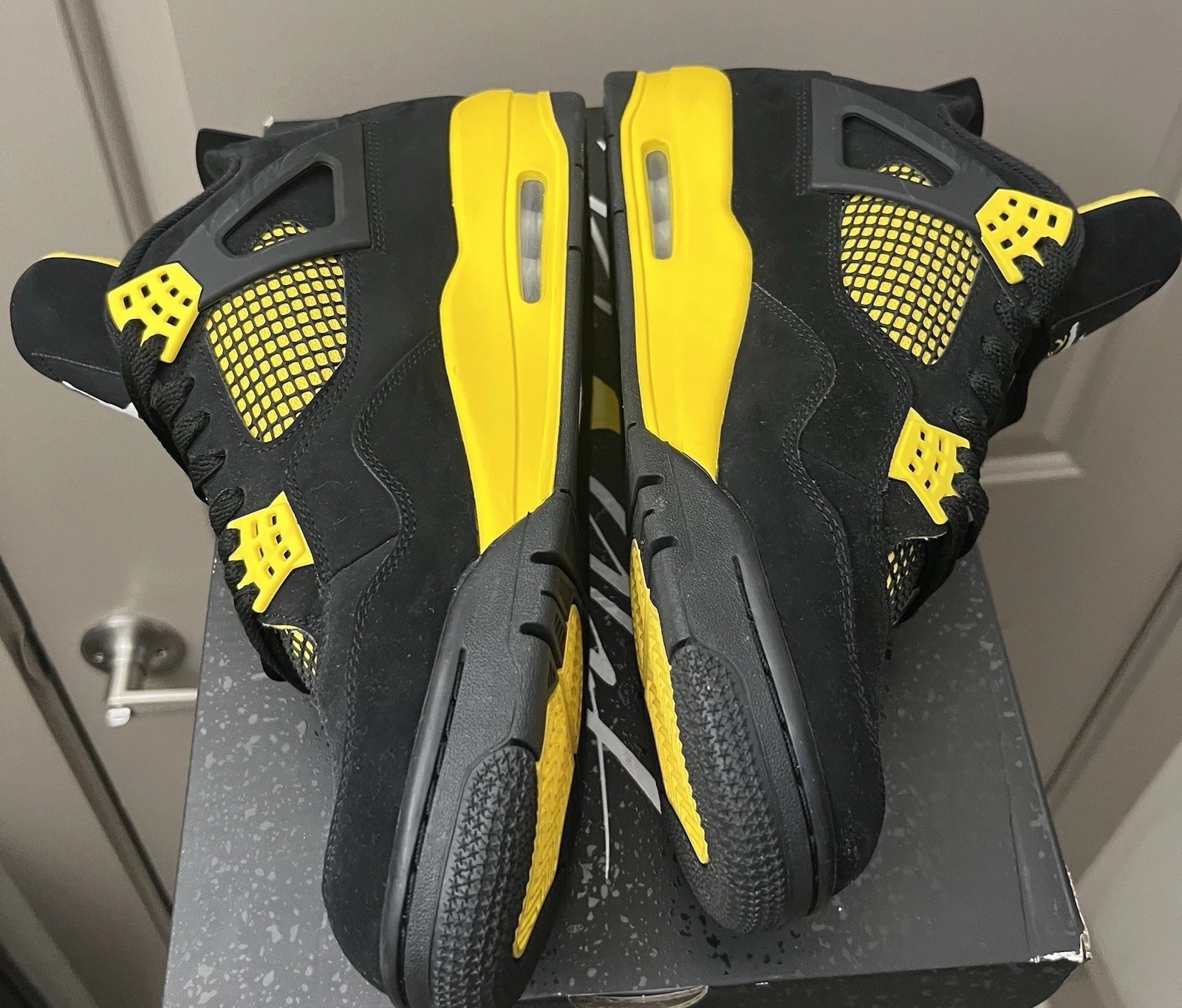 Air Jordan 4 Retro 2023 “Thunder” DH6927-017 Size 12M **no Box**