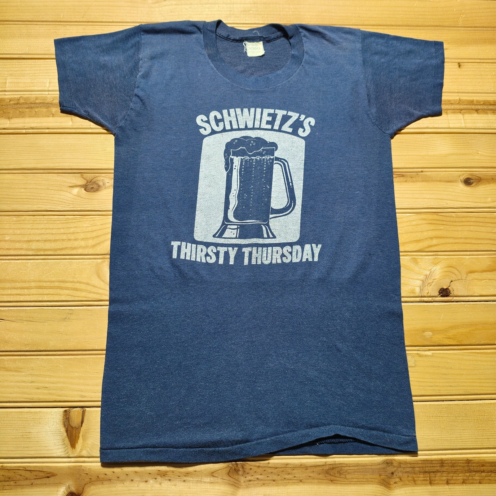 Vintage 80s Schwietz’s Thirsty Thursday Pub Beer Mug Graphic T-Shirt – Medium