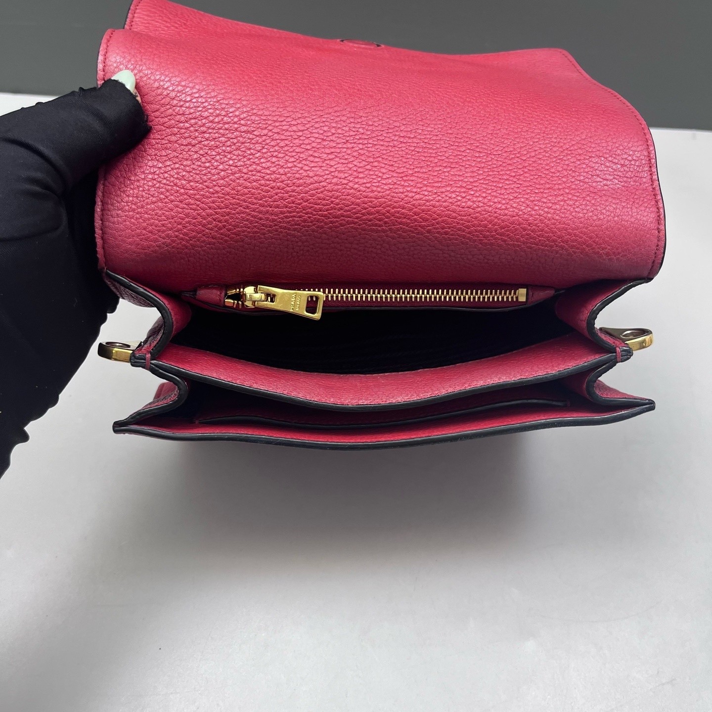 Prada Pre-Owned Authentic Crossbody Bag 20*14*8 Free Tracked Shipping