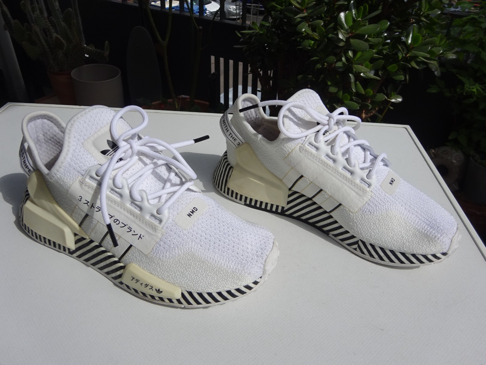 Adidas FY2108 NMD R1 V2 Dazzle Pack Cloud White trainers size 37 1/3 (UK4.5) for new