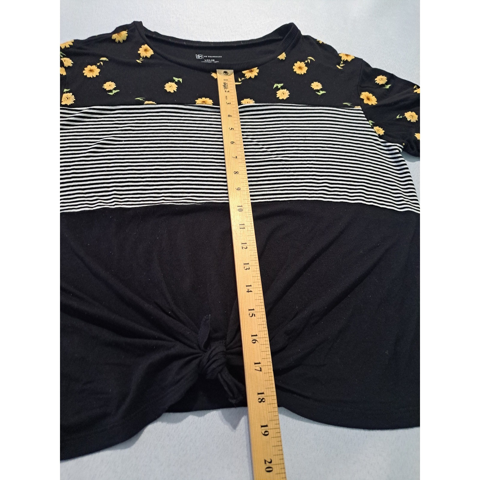No Boundaries Floral Striped Front Tie Knot Top Black Yellow Large 11-13