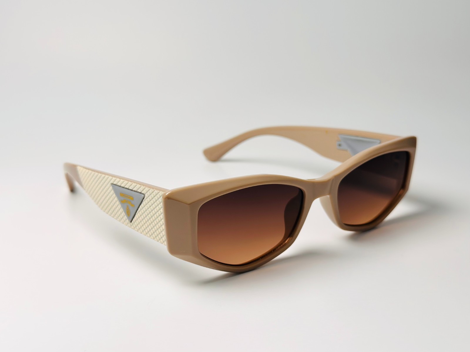 Beige Rectangle Sunglasses for Women Luxury Designer Style Shades Retro Fashion