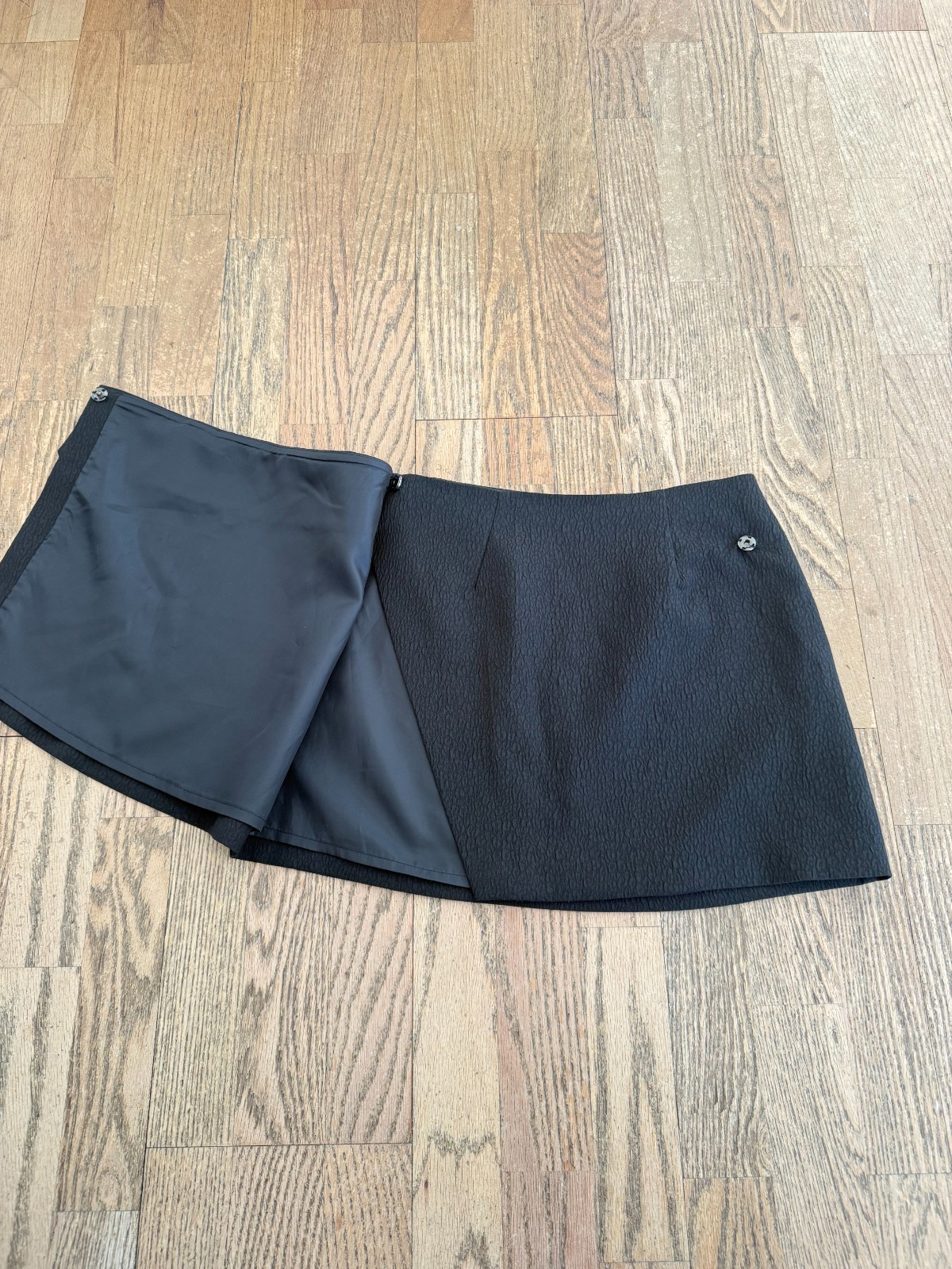 Forever 21 Women’s Black Textured wrap mini skirt size S