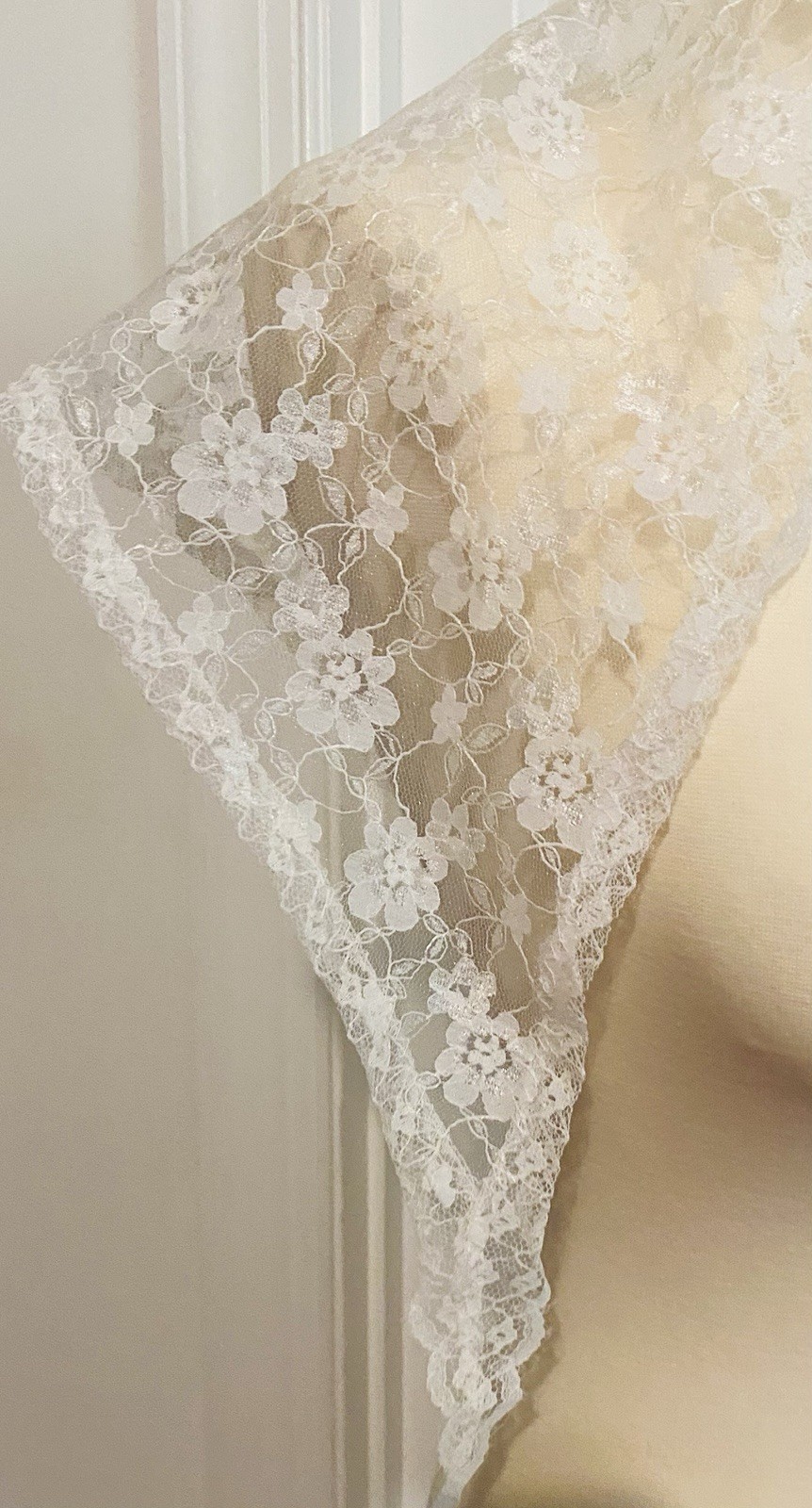 Vintage Ladies IVORY LACE MANTILLA Triangle Church Veil Head Cover 82cm x 110cm