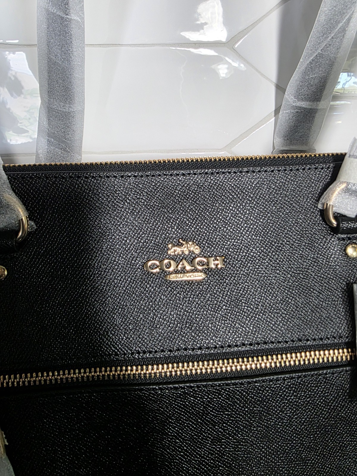 Coach Large Gallery Crossgrain Leather Tote for Women – Black (F79608)