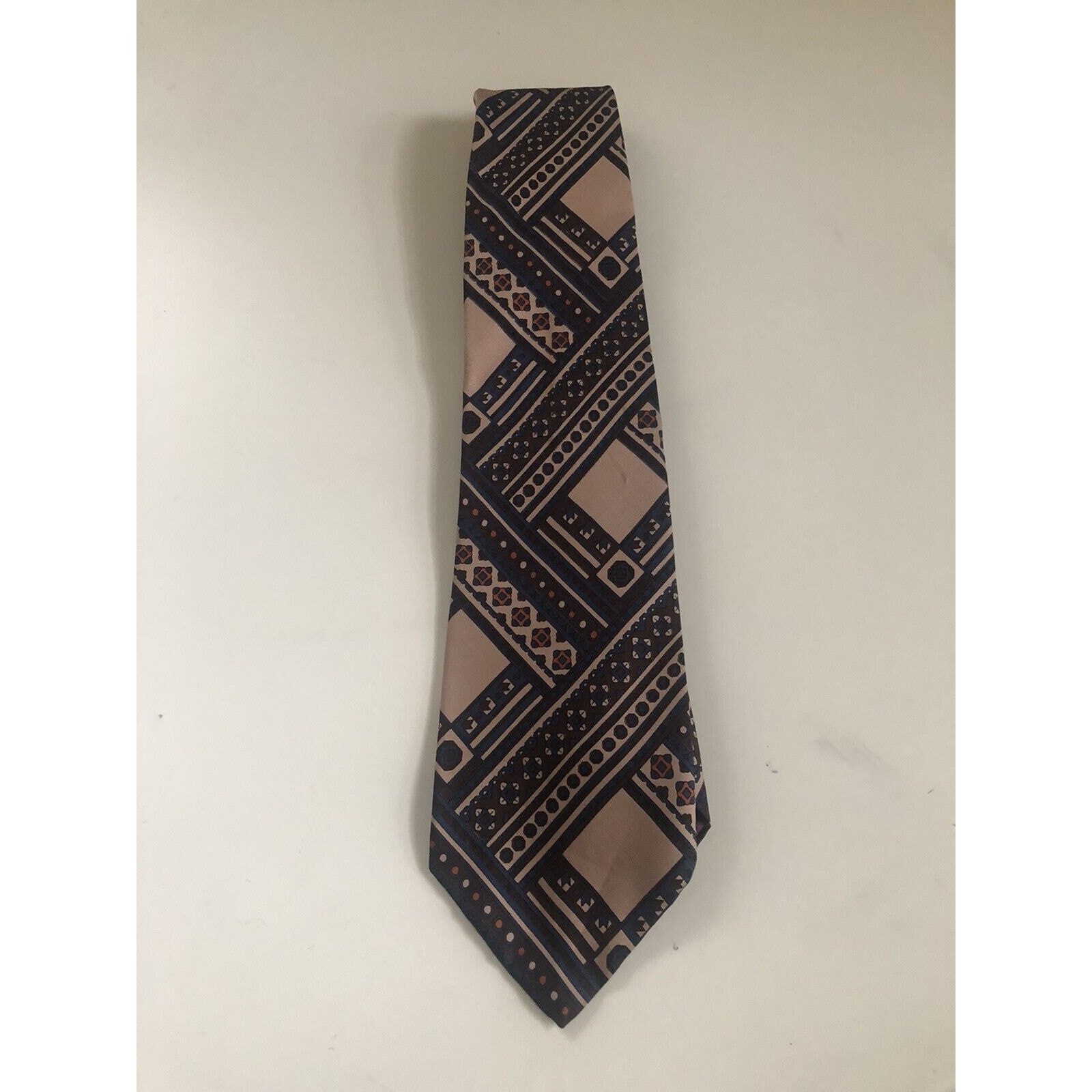 Jack Henry Men’s All Silk Necktie Geometric Tan & Black 58×4” Vintage Kansas
