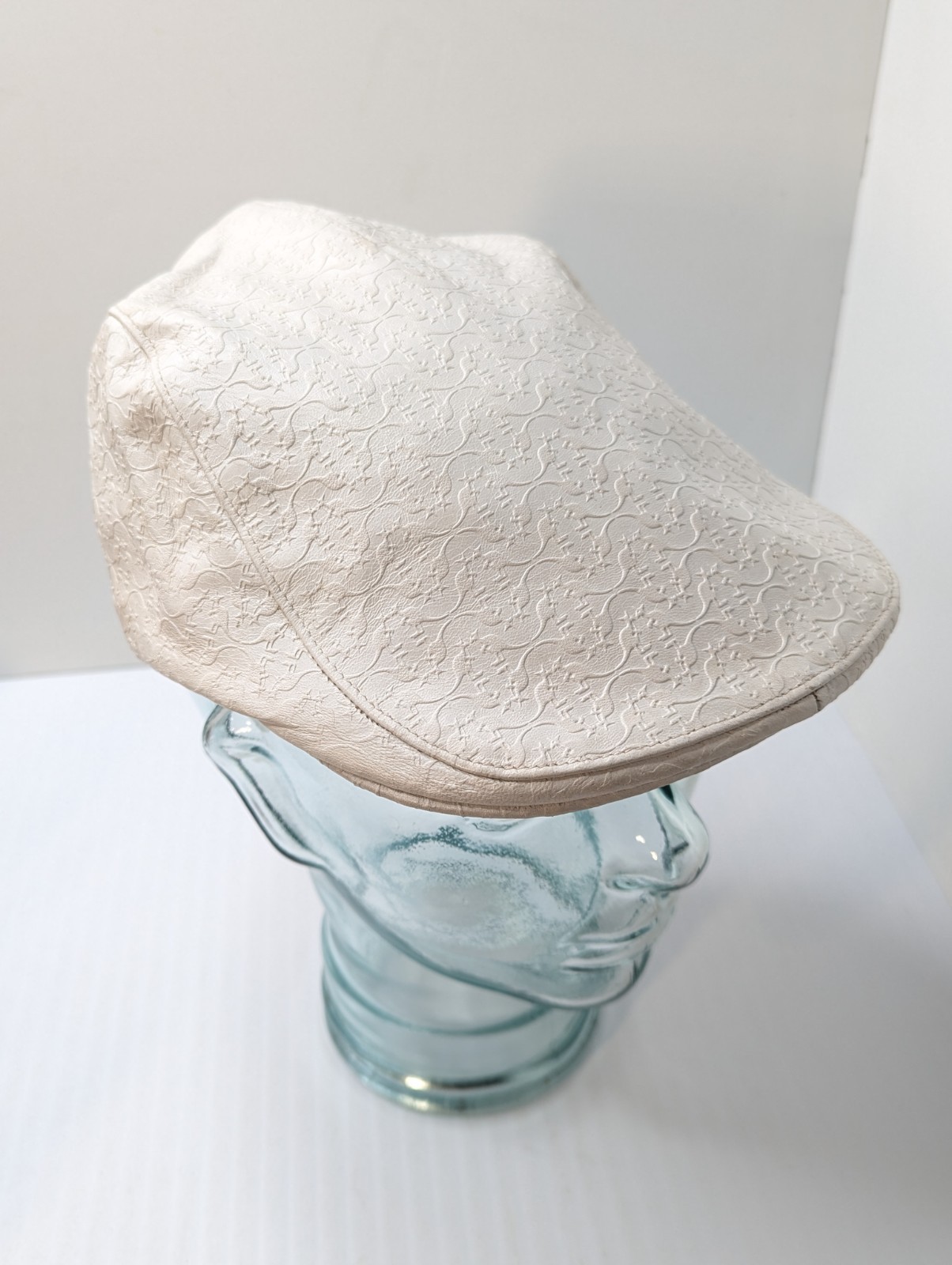 Kangol Kanganude Emb White Leather Flat Hat Cap Kangaroo Print Size Medium RARE