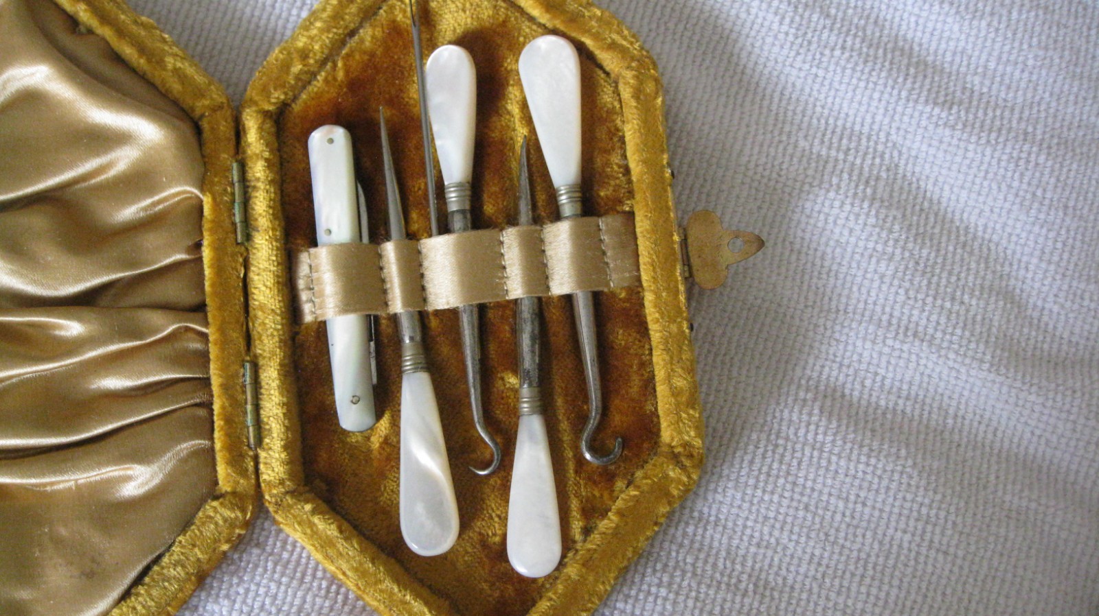 Victorian BOOT HOOK Mother of Pearl Handle in Original Velvet Box Collectible
