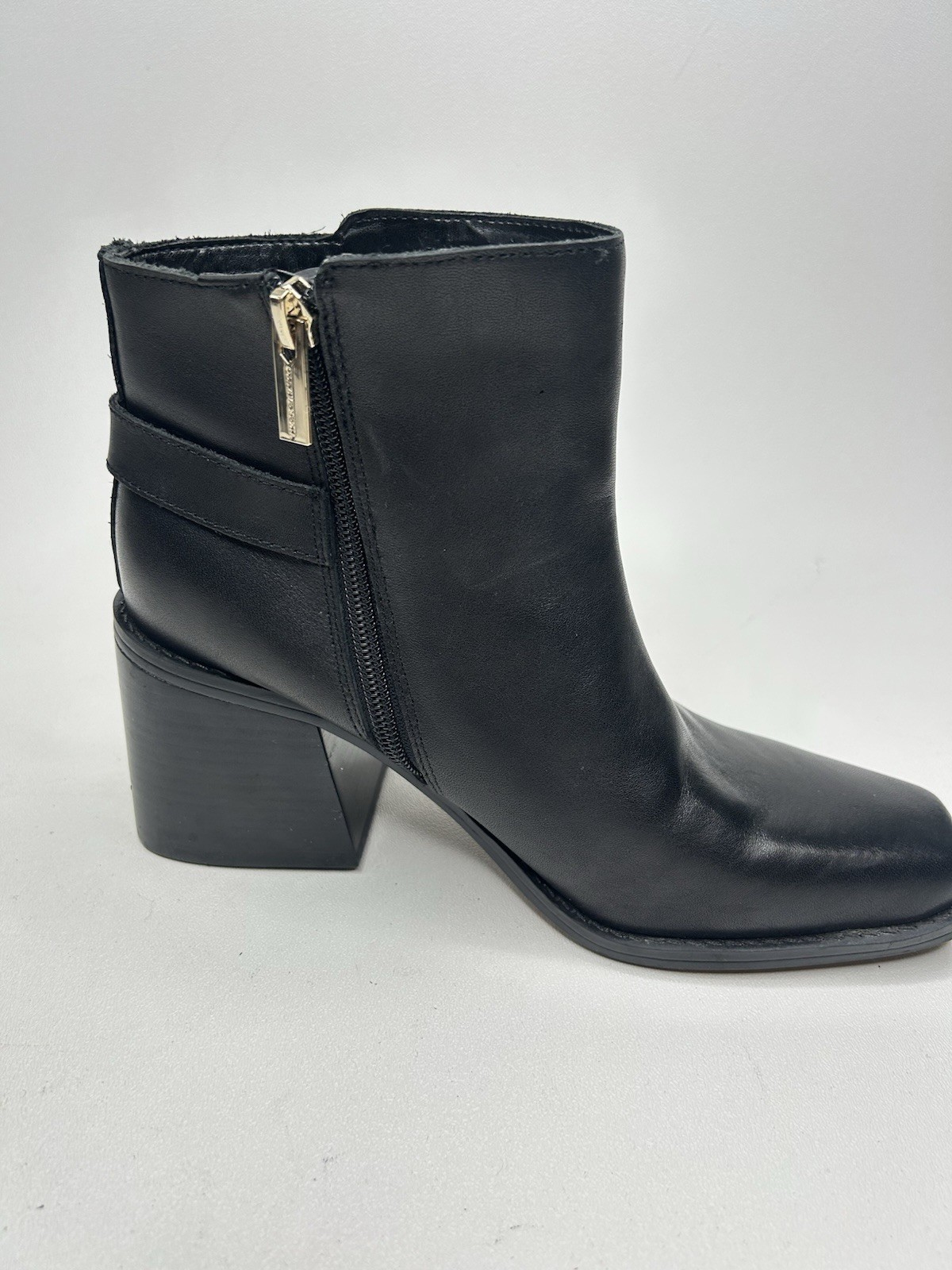 VINCE CAMUTO Sameena Ankle Bootie sz 7.5M Black Leather Buckle Accent