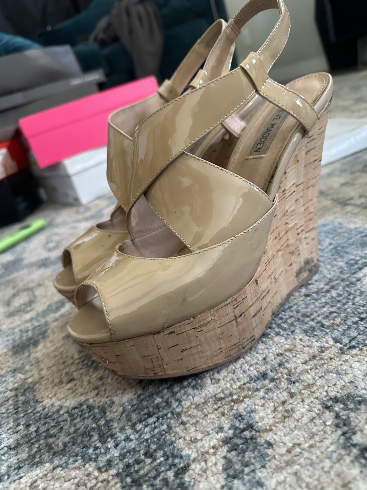 Steve Madden whimsical brown tan patent leather platform cross Size 9