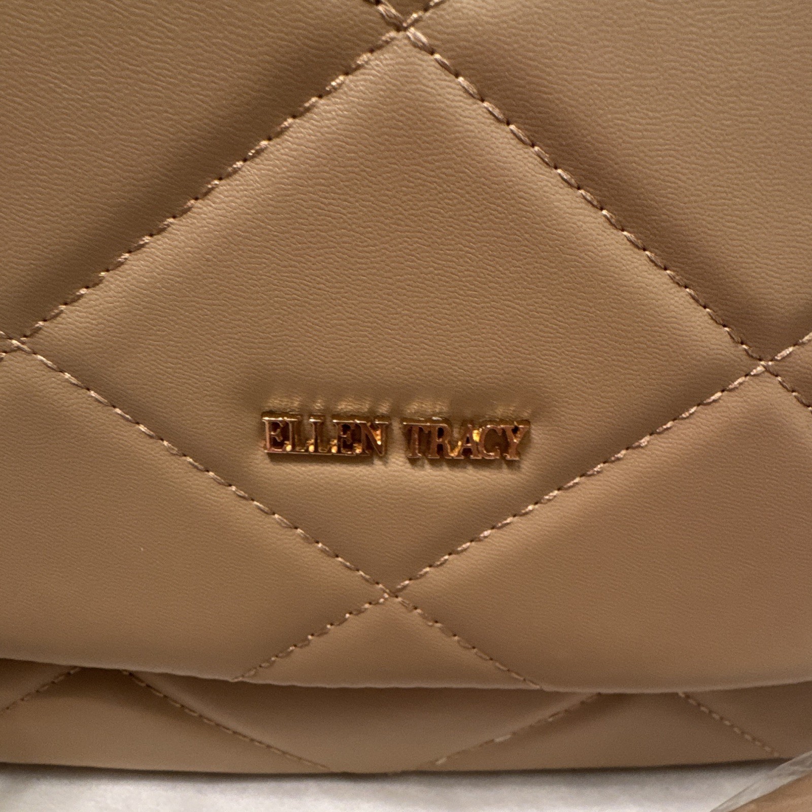 Ellen Tracy Beige Quilted Shoulder Bag Magnetic Closure Lined Pockets Gold
