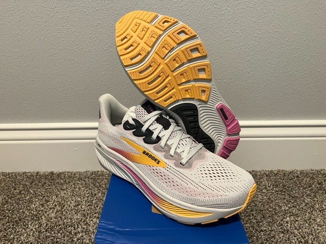 Women’s Size 8.5 Brooks Ghost 17 Running Shoes New In Oyster/Aprict/Pink 120431
