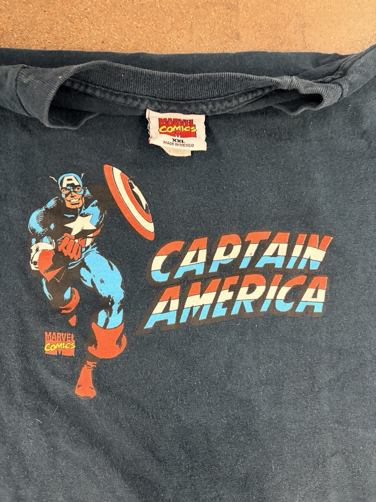 Vintage marvel comics captain America tee!