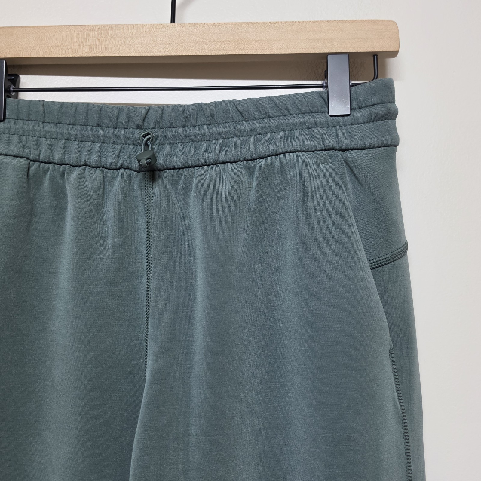 Lululemon Softstreme High Rise Pant Reg LW5EGTS Sweatpants Green Women’s Sz 4