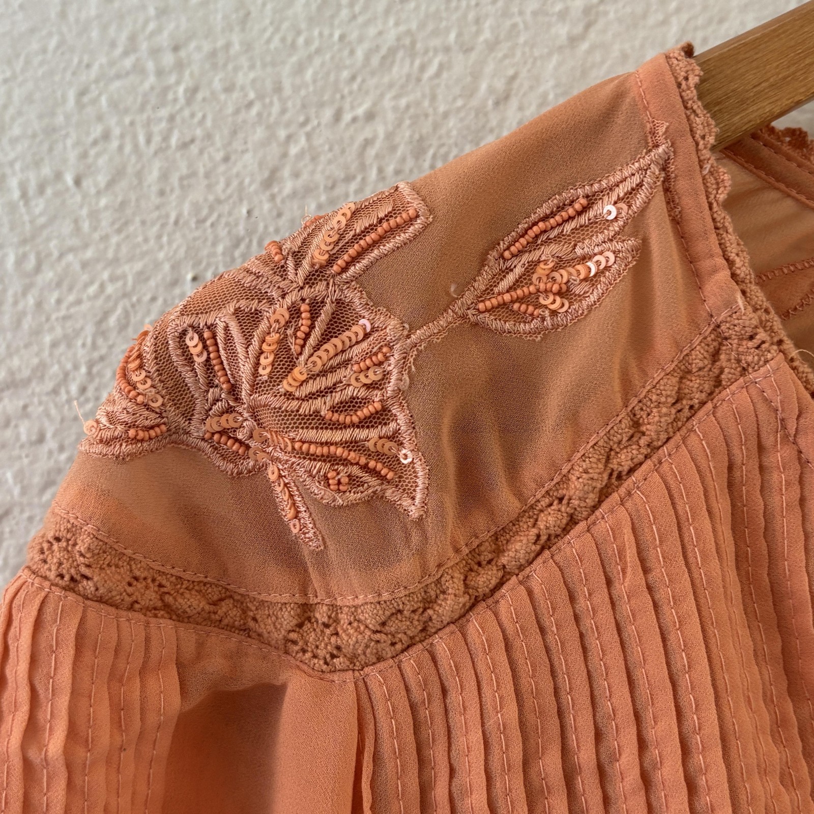Soft Surroundings Carte Blanche Top M Peach Embroidered Chiffon Pleated Boho