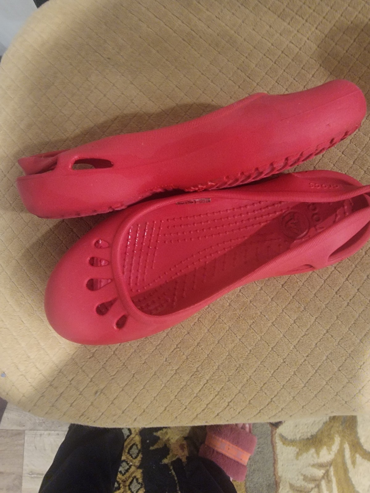 Crocs Women’s Pink Rubber Slip-On Ballet Flats Round Toe Cut Out Lightweight 6
