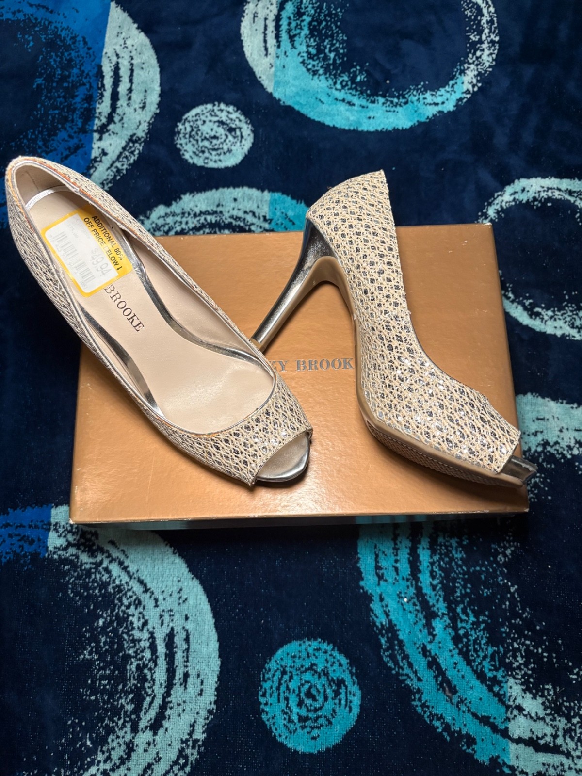 Mixture of Calvin Klein and Many more Heels and Pumps. All siize 6 to 6 1/2 .