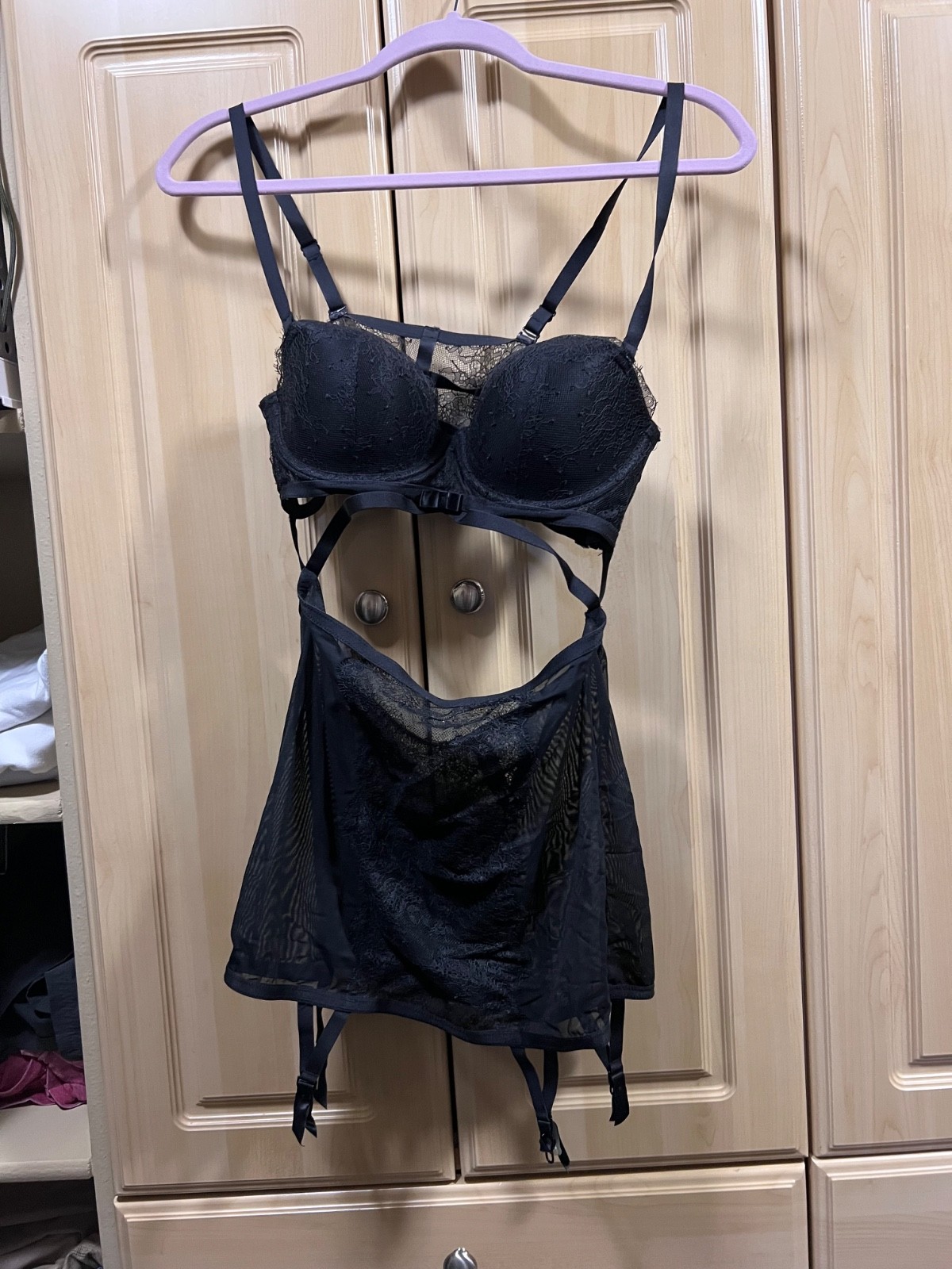 Black Lace Chemise with Garter Straps. Molded Cups Sz L zip closure