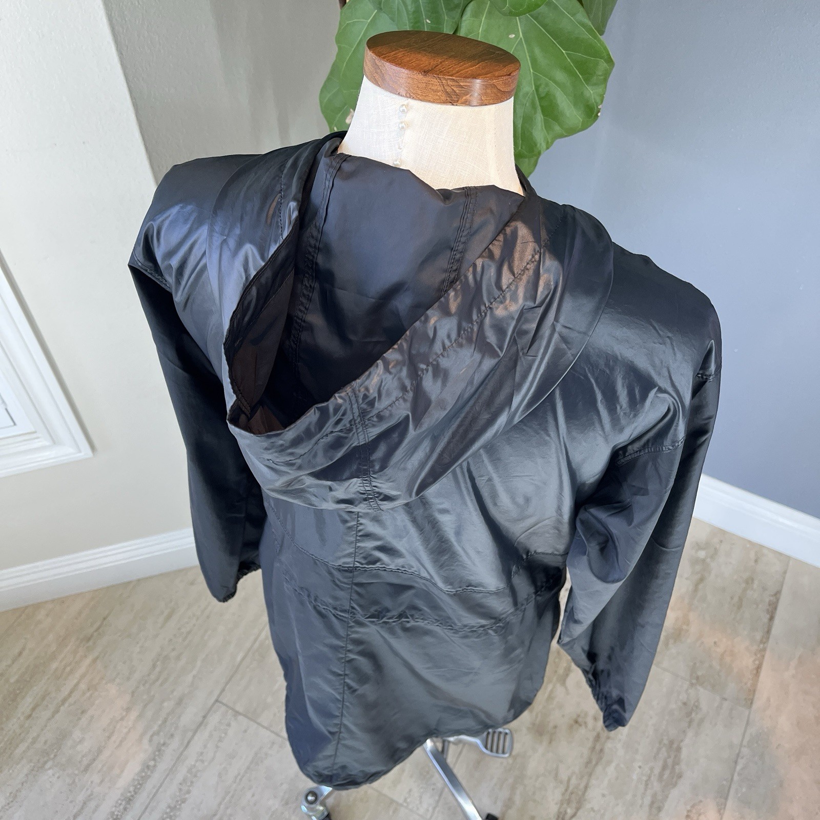 Columbia Flashback Windbreaker Womens M Black USC Trojans Hooded Jacket EUC