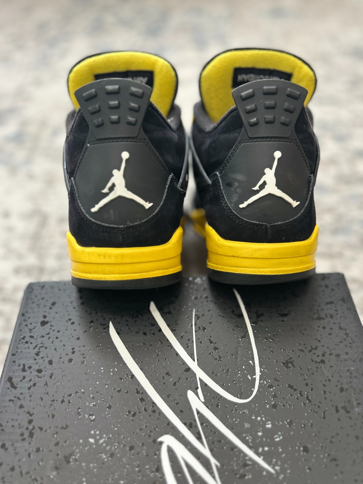 Size 10 – Air Jordan 4 Retro Thunder Original Box 2023 Good Condition