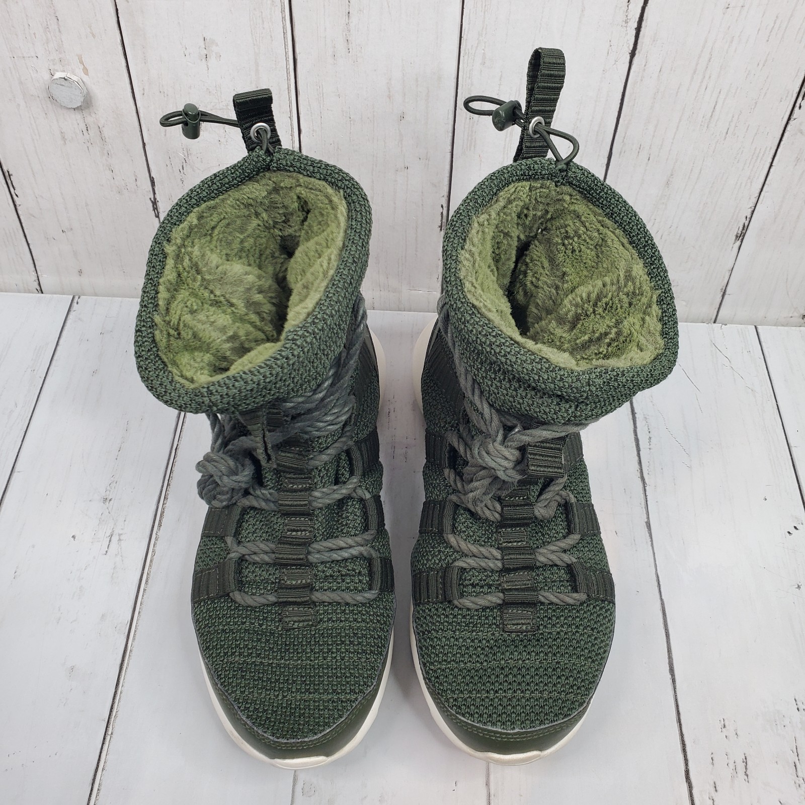 Nike Roshe One Green Sherpa Sneaker Boot Womens Sz 7 Bomber 807424-300 Rare