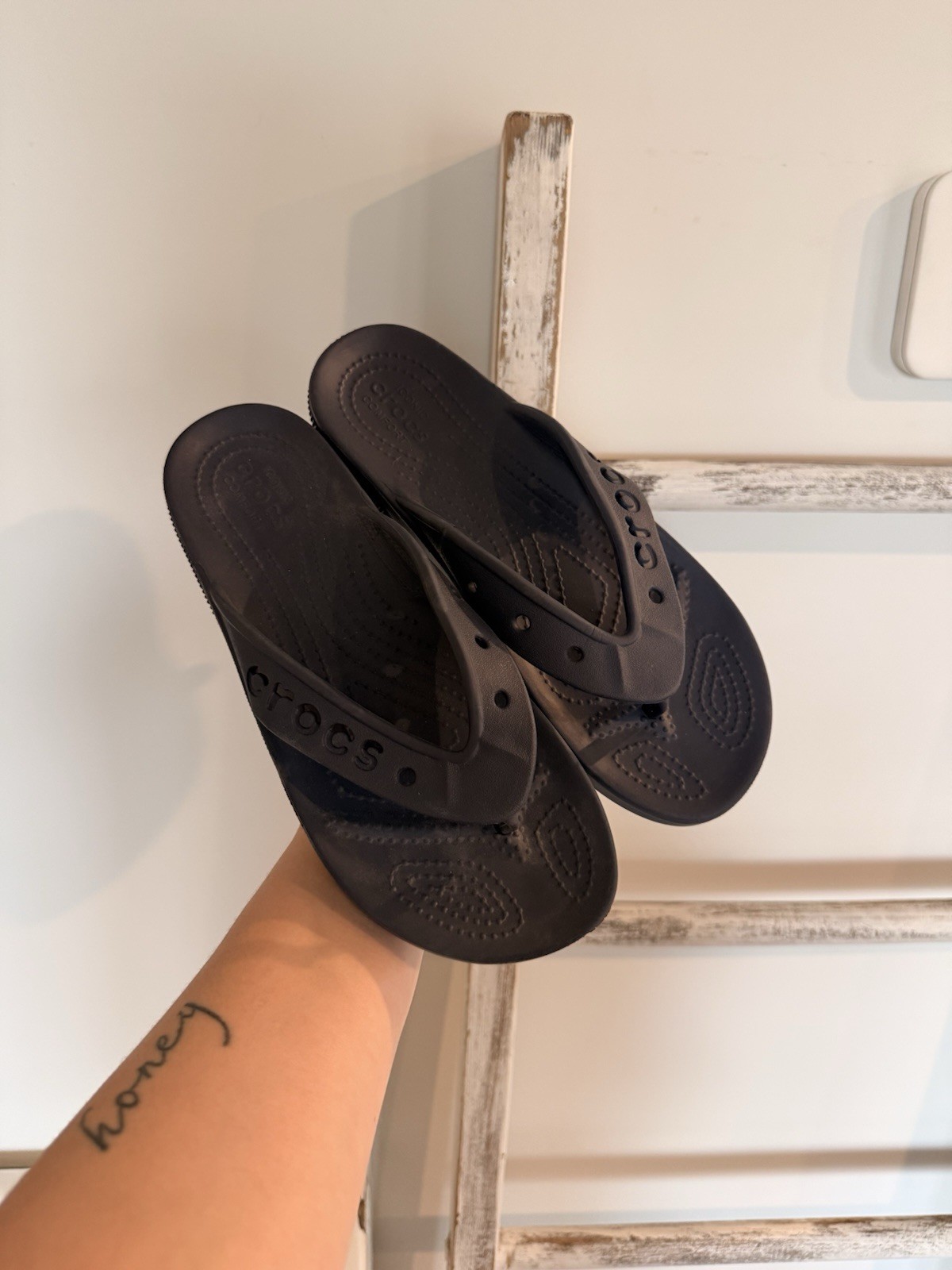 Crocs Baya II Flip Flops Womens 6 Navy Water Beach Sandals EUC