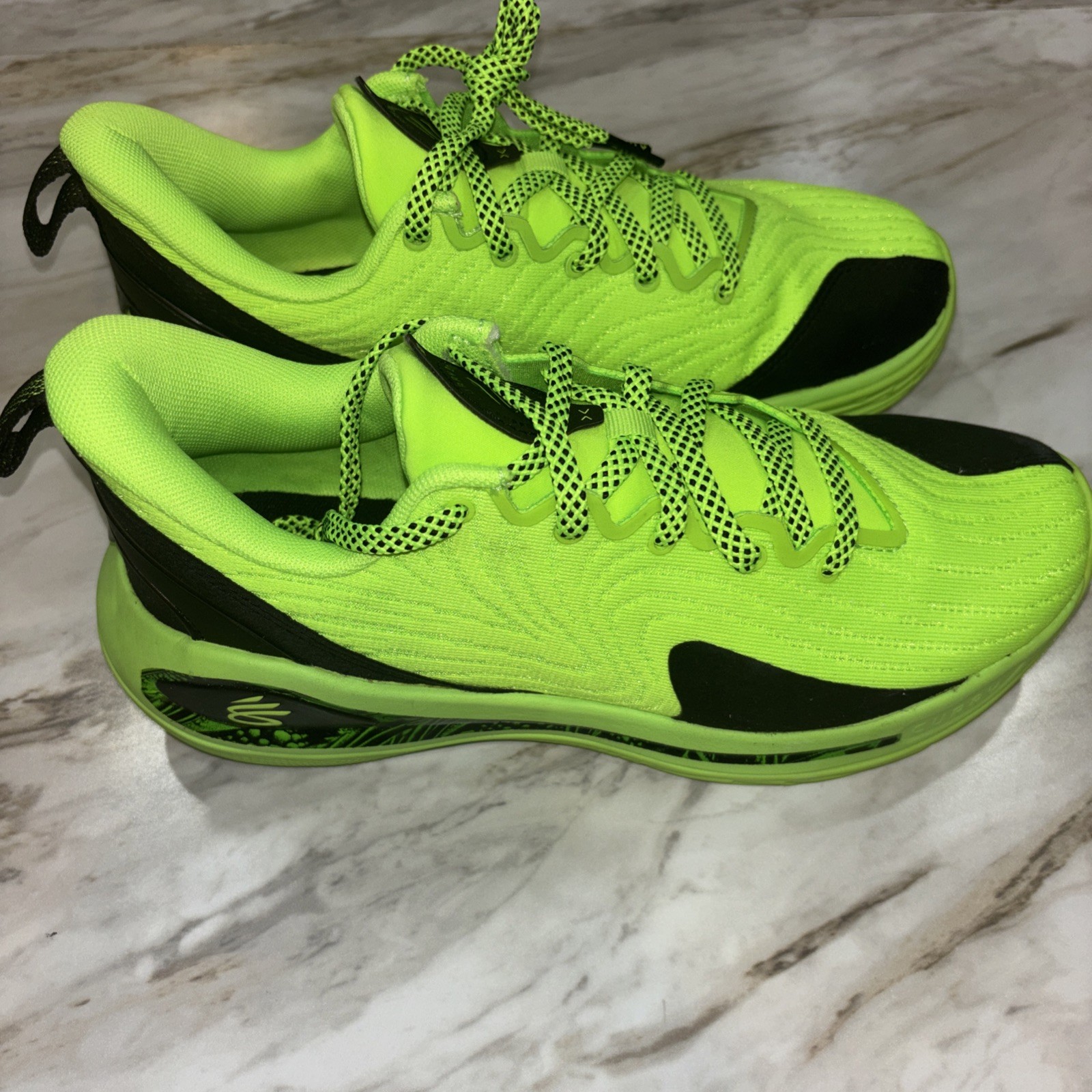 NWOB Under Armour Curry 12 Extraterrestrial Shoe Youth Sz 6.5 Hyper Green Black