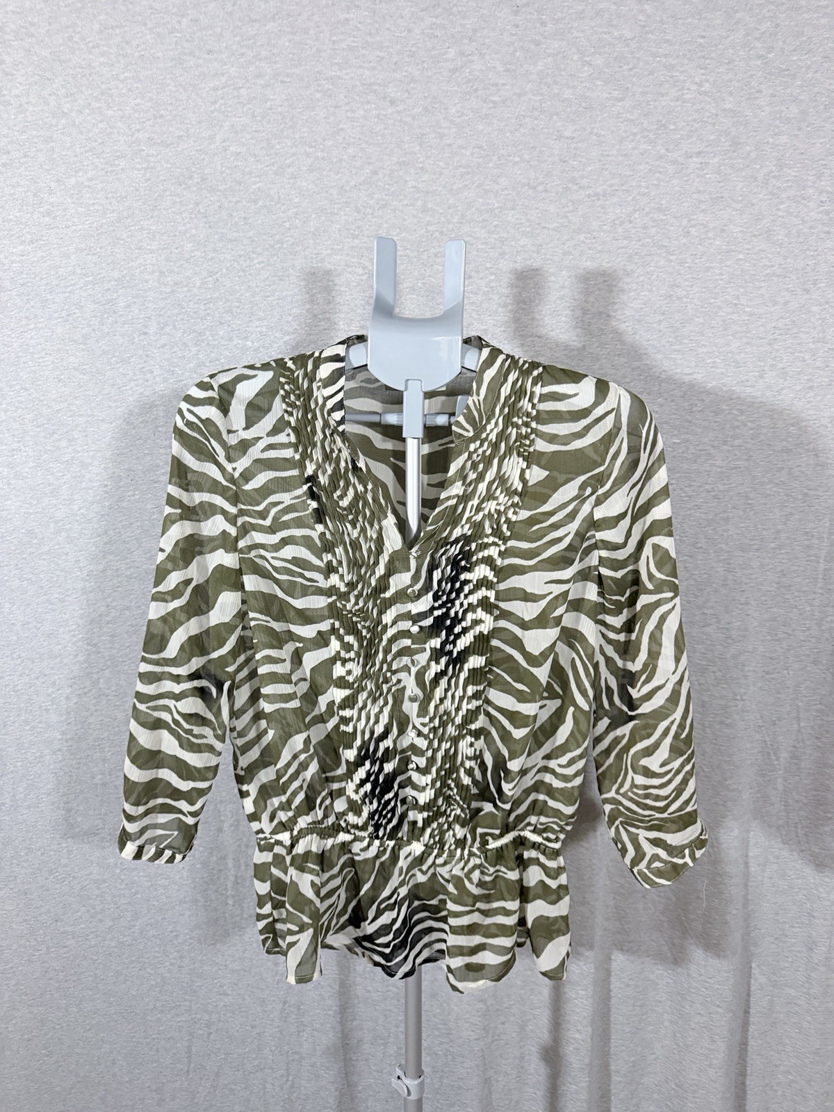 Jones New York Sport Zebra Animal Print Women’s Top Blouse Small Green & White