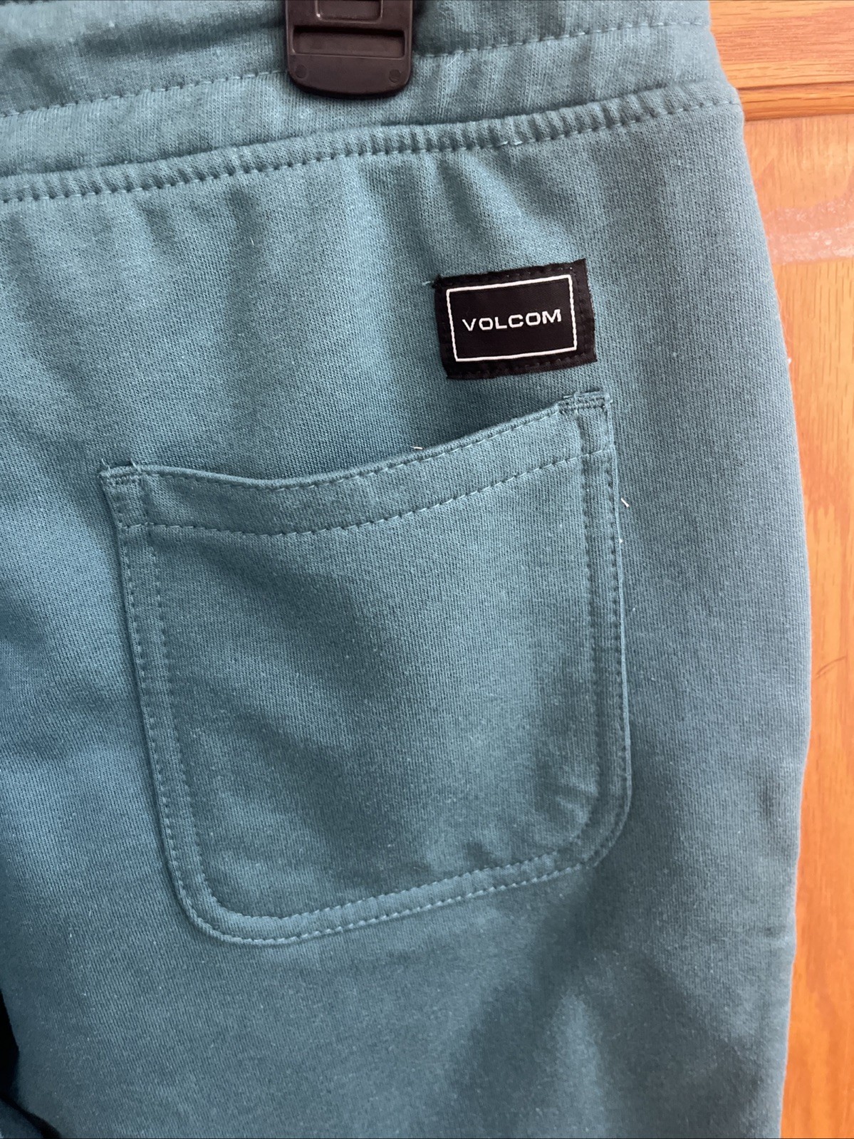 Volcom True to This Green Fleece Drawstring 10″ Inseam Shorts Men’s Size Small