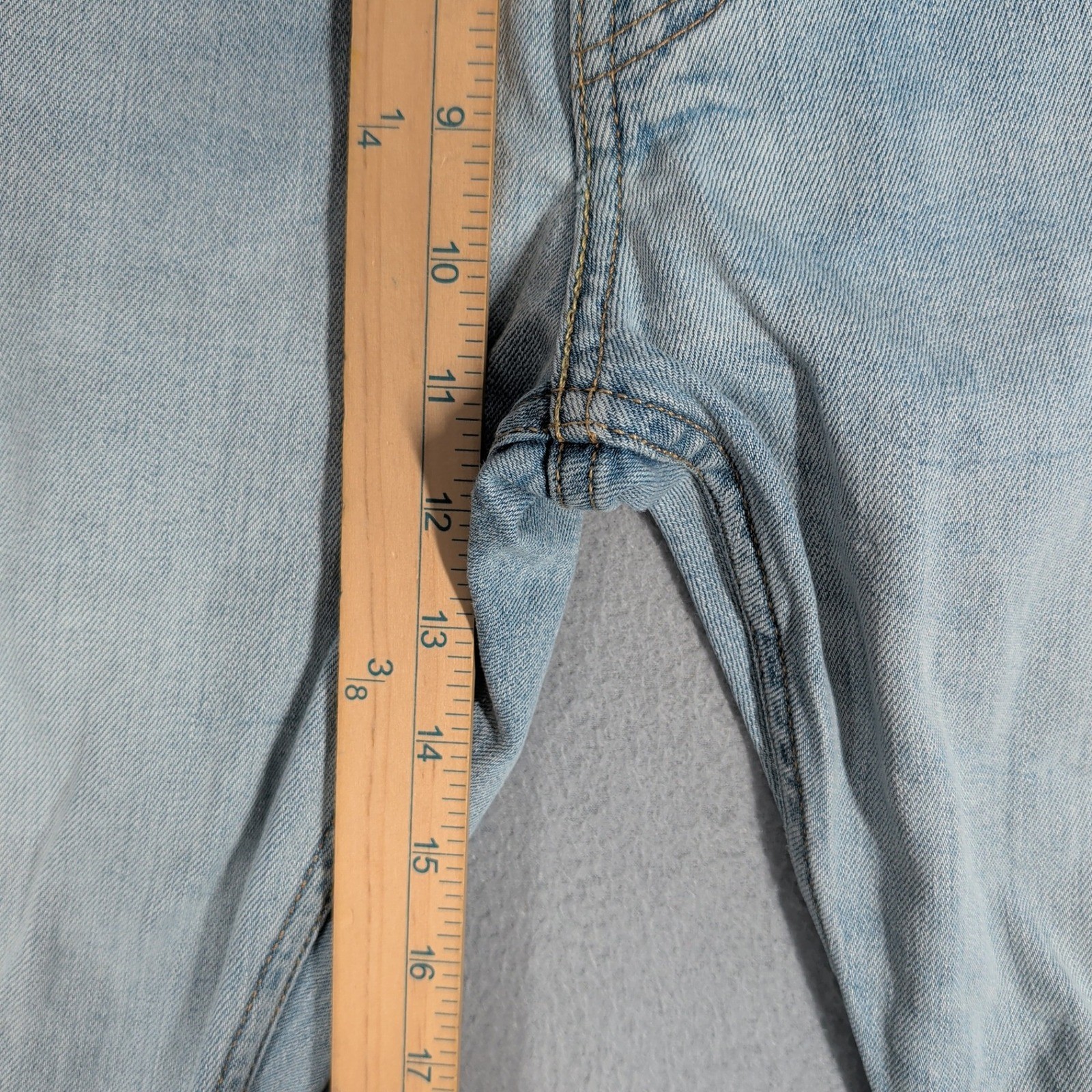 Levi’s 513 Jeans Mens 36×32 Light Wash Slim Straight Denim Casual Everyday Wear