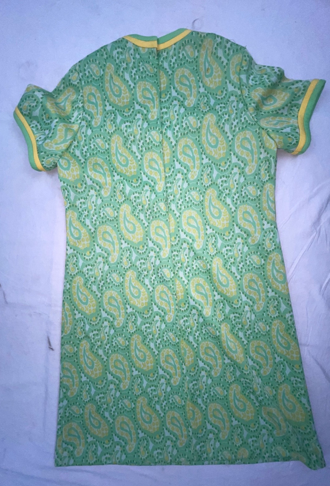 VTG 60S 70S WOMENS POLYESTER PAISLEY GREEN WHITE YELLOW SCOOTER DISCO GOGO DRESS