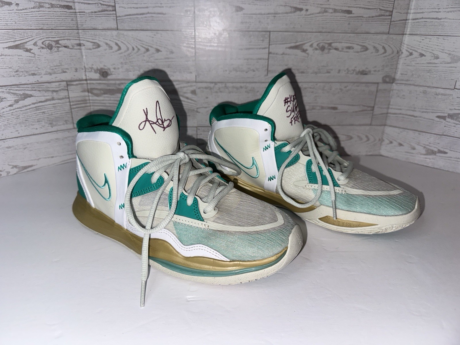 Boy’s Nike Sue Bird x Kyrie Infinity Golden Tribute Size 6.5Y W7.5-8 DD0334-002