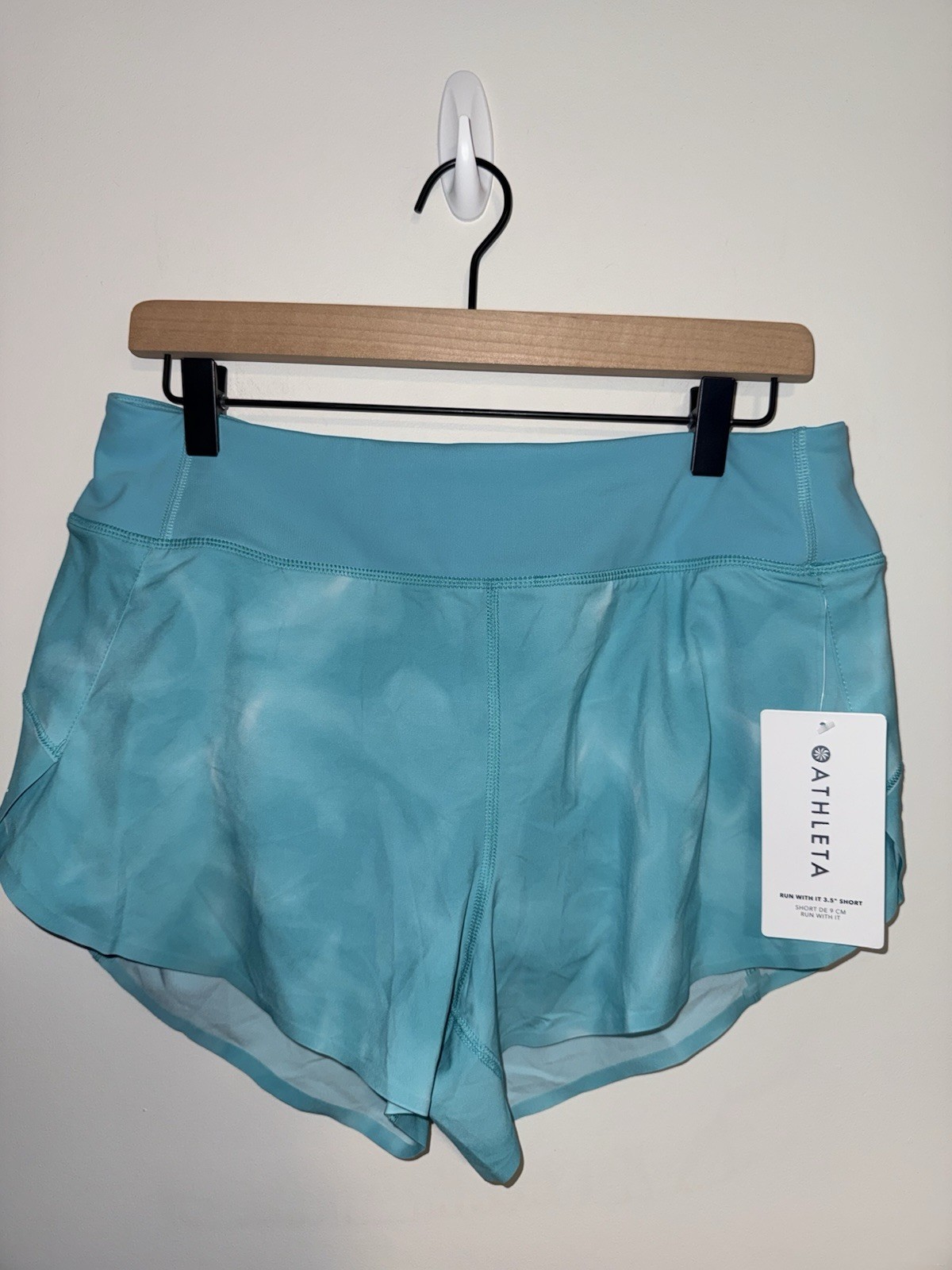 Athleta Run With It 3.5″ shorts in a teal tie-dye print Size Medium NWT