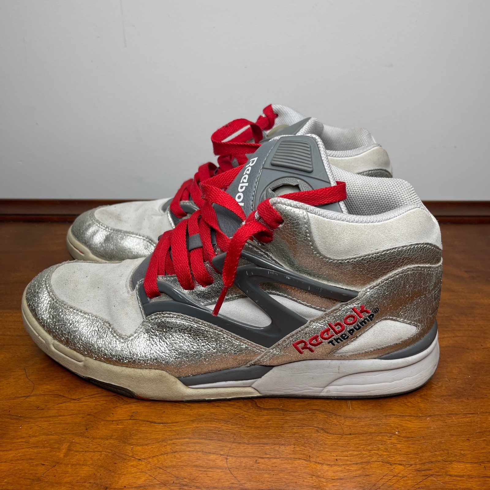 Reebok Pump Omni Lite Limited Edition Mens Metallic Silver Grey Red Sneaker 10.5