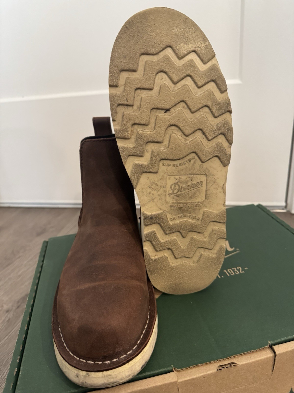 Danner Bull Run Chelsea 6″ Soft Toe Boot Men, Brown, Size 8 D