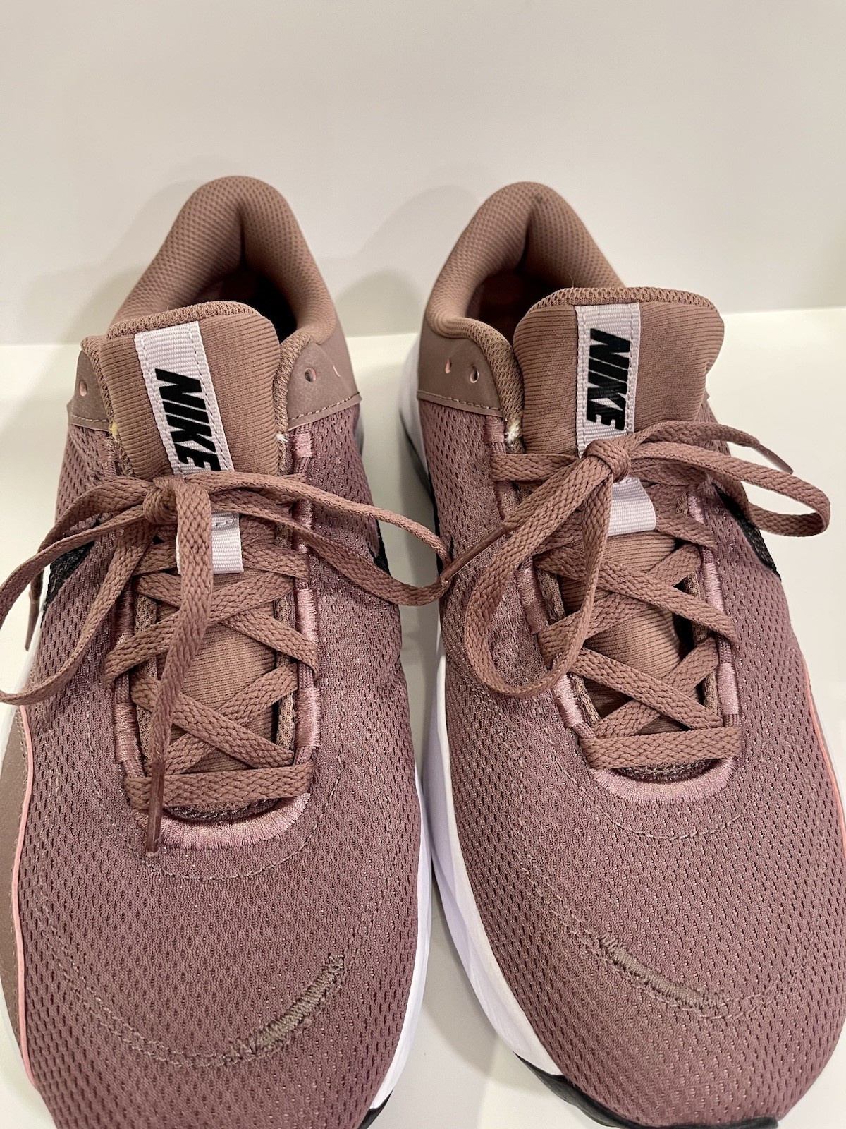 Nike Legend Essential 3 Mauve Training Shoes Men 10 / Women 11.5 DM1119-200