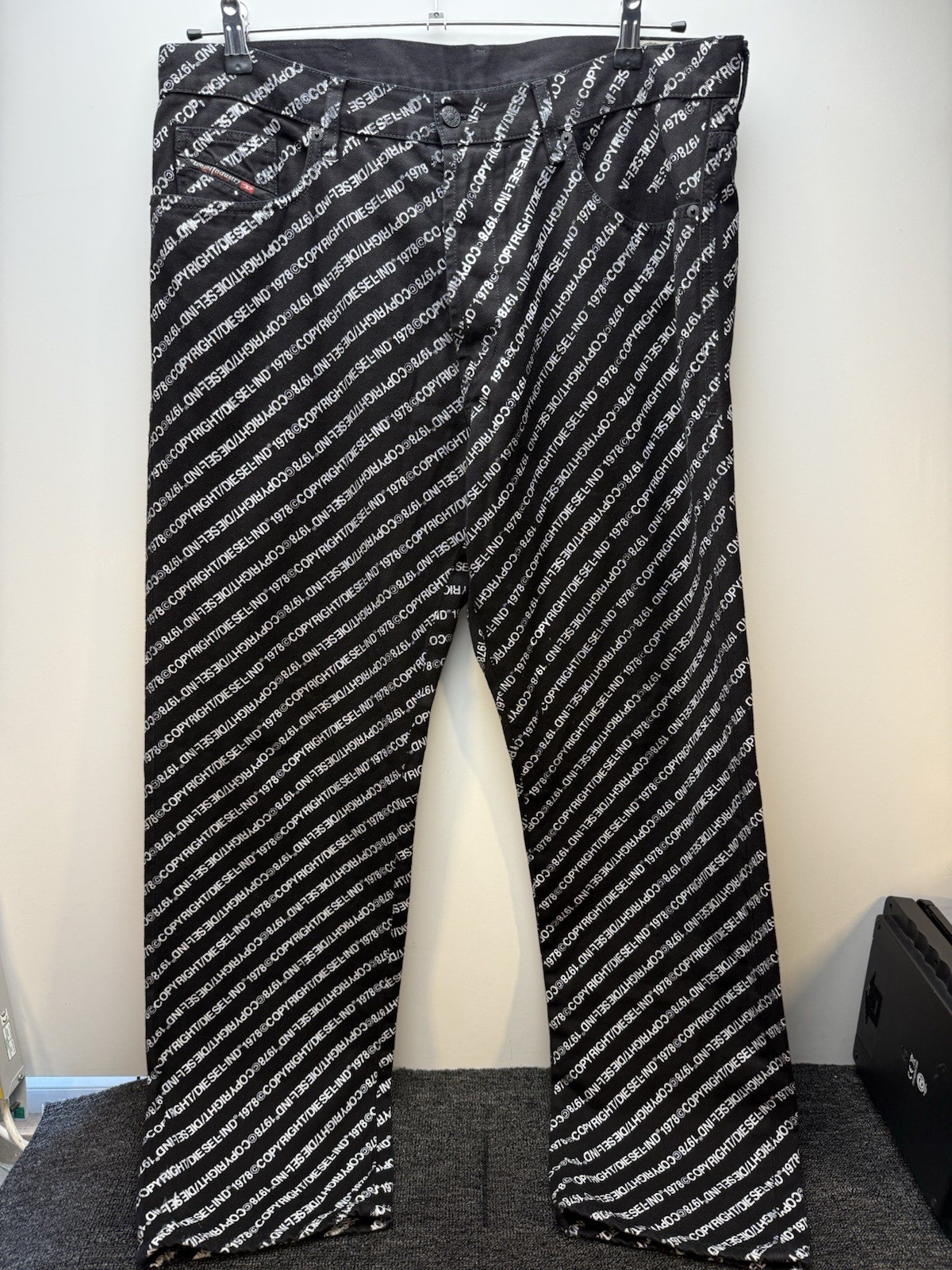 Rare DIESEL D-MACS-SP Jeans Size W36 L32 100% Cotton, Black With All-over Print