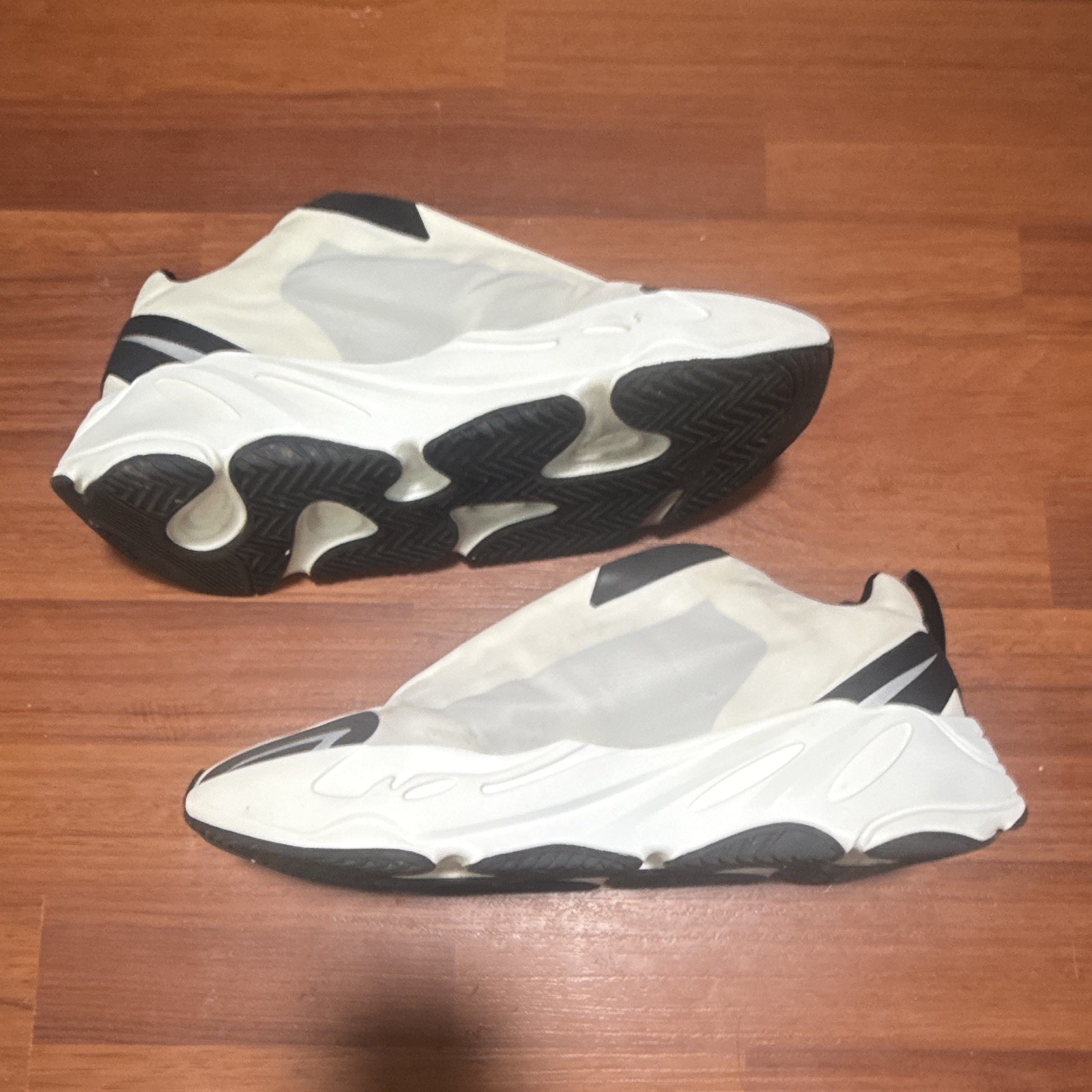 Yeezy adidas Yeezy 700 Men’s White/Black/Gray Low Top Slip-On Mesh Sneaker