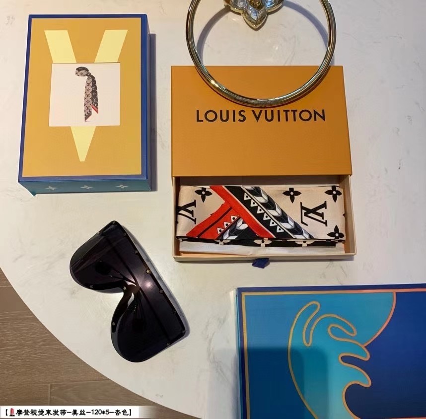 LOUIS VUITTON SCARF MINI 100% AUTHENTIC CLASSIC SILK BEIGE WHITE BLACK