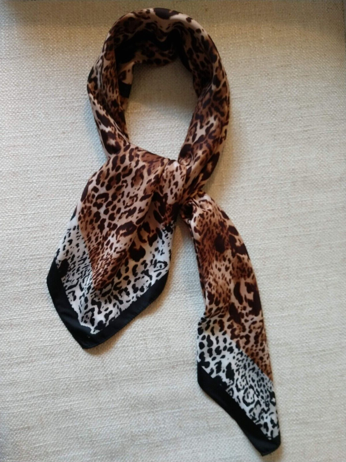 Vince Camuto Leopard Print Designer Signature Scarf 34 x 36 inch – New with tags
