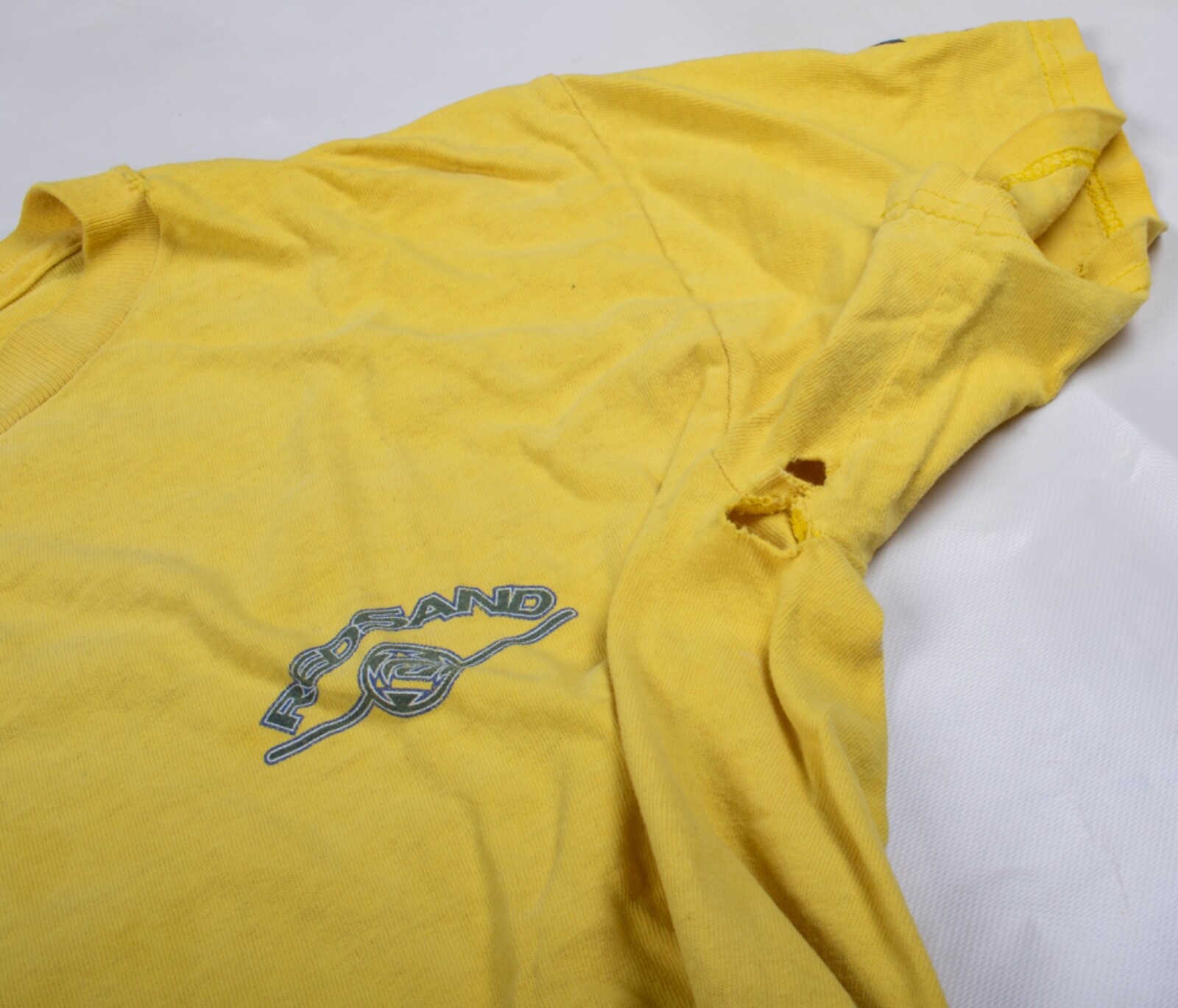Vintage 2000 Red Sand American Standard Worn Distressed Yellow Shirt Men’s Small