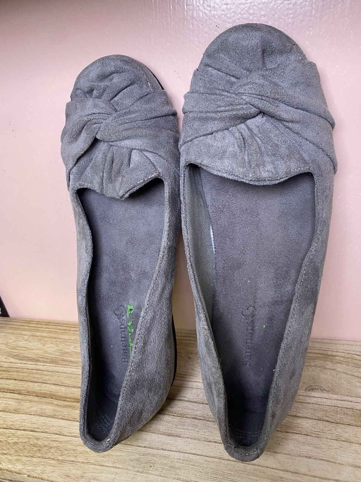 Baretraps Womens Size 7.5 Gray Faux Suede Ballet Flats Bow Slip On Comfort Shoes