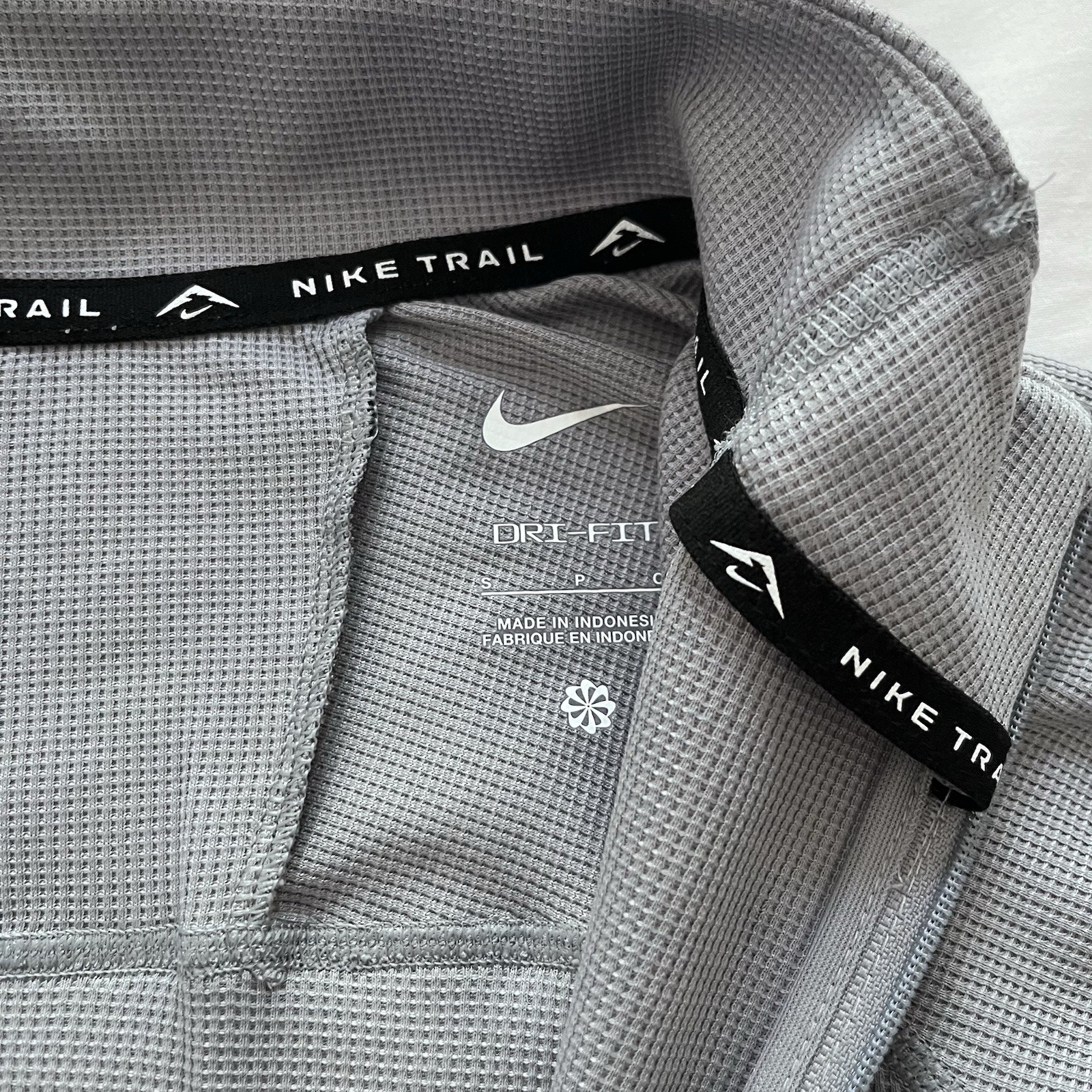 Nike Trail Running Top Men’s Small Grey Dri-FIT 1/2-Zip Lightweight Performance