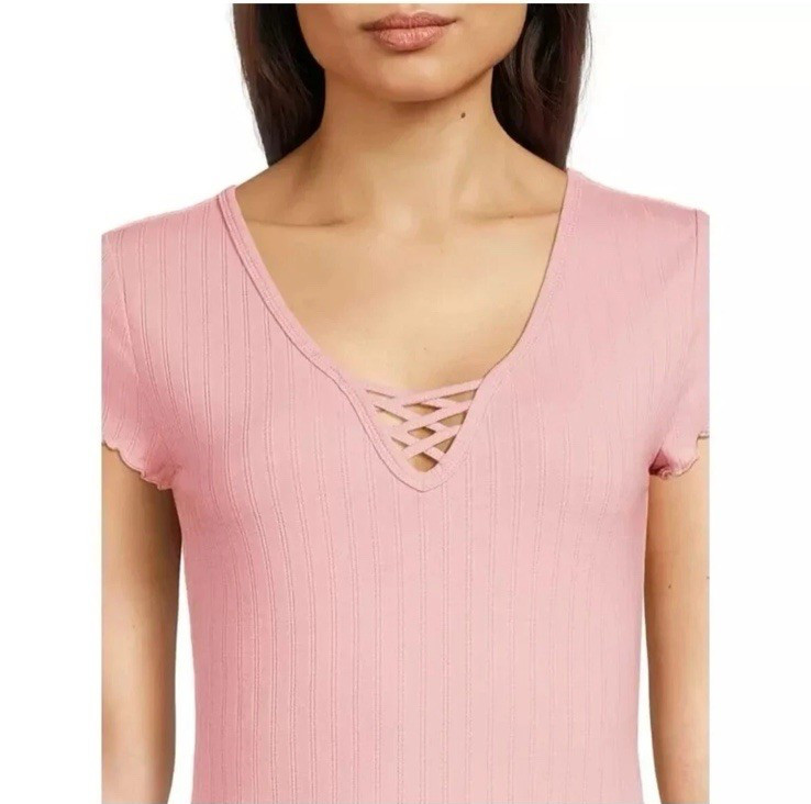 No Boundaries Juniors Lattice Neck Tee with Short Sleeves Size XS,S NWT *42