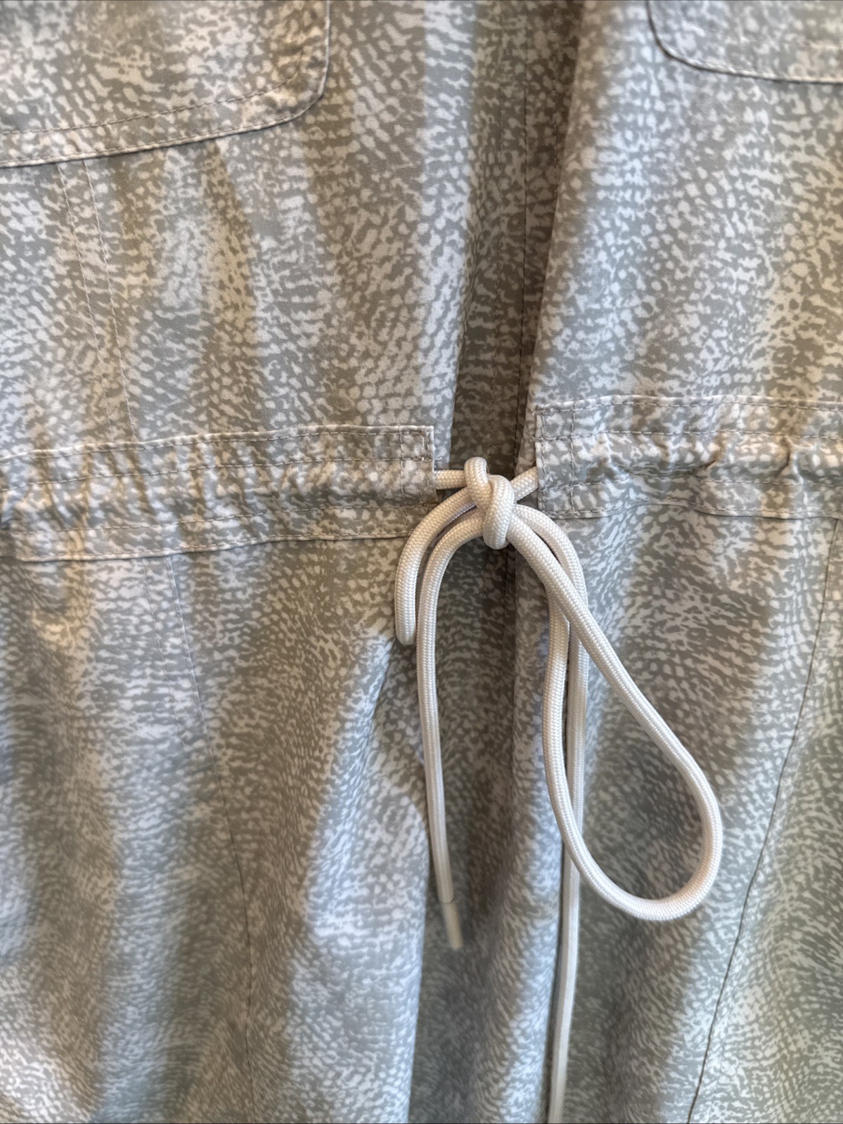 ATHLETA Dress Womens Size M Zuma Shirtdress V-Neck Gray Drawstring Stretch EUC