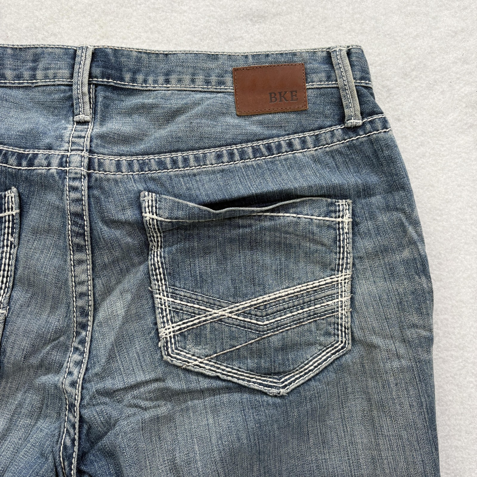 Buckle BKE Derek Straight Jeans Mens 38×34 Blue Wash Relaxed Distressed Denim