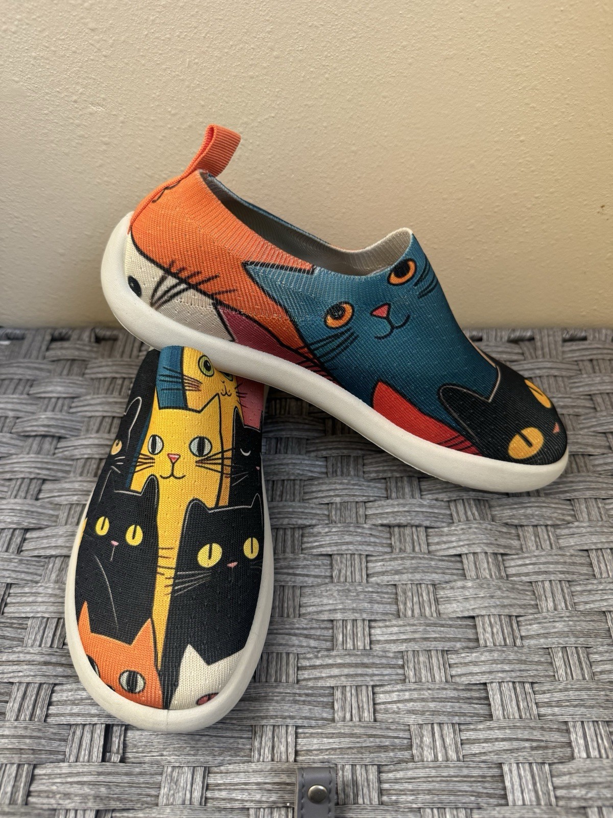 Slip-On Sneakers for Women Size 9-10 /Casual Lightweight Cat Pattern /Fabric