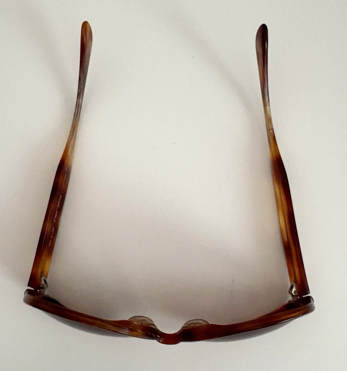 1980’s ADRIENNE VITTADINI Tortoiseshell Sunglasses/Amber lens/ Cat eye?- AV/102