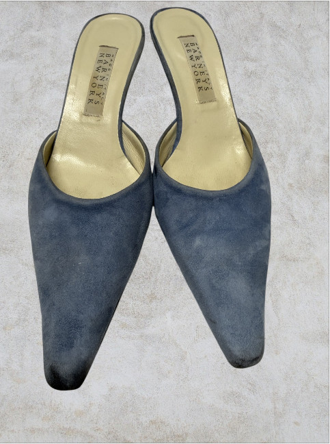 BARNEY’S NEW YORK — Blue Suede Mule Slides, Elegant Pointed Toe, Kitten Heels