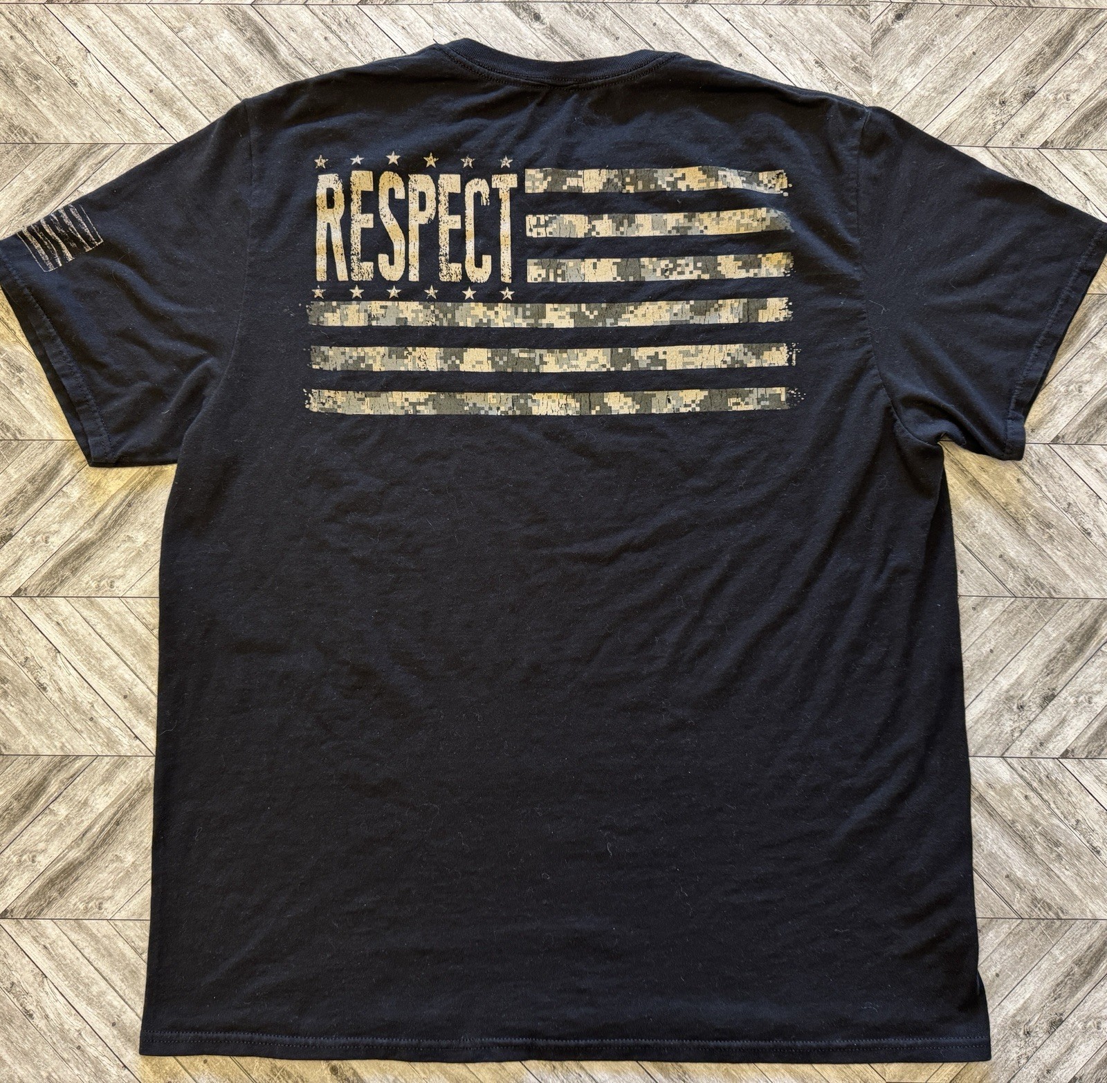 Buck Wear T-Shirt Mens XL Black Outdoor USA Flag Horns Respect Streetwear Logo